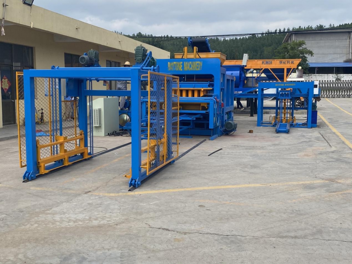 Can a tiger concrete block machine be used for both indoor and outdoor construction projects?